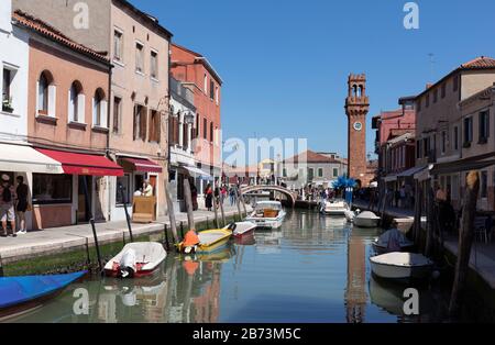 Typische Kanalszene, Murano, Provinz Venedig, Italien, Stockfoto