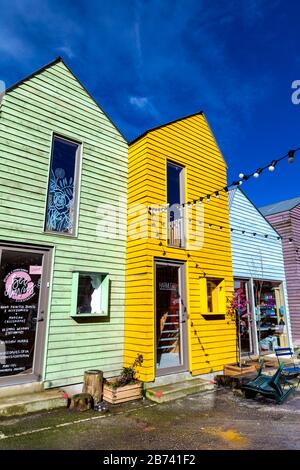 Boutiquen in bunten Häusern Blue House Yard, Wood Green, London, Großbritannien Stockfoto