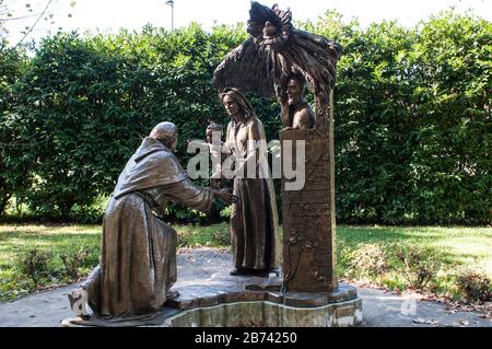 Statue des heiligen Anthony Bronze und Jesus - Camposampiero, Italien Stockfoto