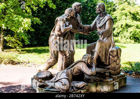 Statue des heiligen Anthony Bronze und Jesus - Camposampiero, Italien Stockfoto