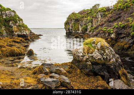 Die Einmündung des River Creed in die Stornoway Bay, vom Gelände von Lews Castle, Stornoway, Schottland, Großbritannien aus gesehen. Stockfoto