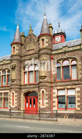 Das ehemalige Rathaus (1929) von Stornoway, Insel Lewis, in den äußeren Hebriden Schottlands, Großbritannien. Jetzt ein Mehrzweckplatz. Stockfoto