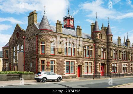 Das ehemalige Rathaus (1929) von Stornoway, Insel Lewis, in den äußeren Hebriden Schottlands, Großbritannien. Jetzt ein Mehrzweckplatz. Stockfoto