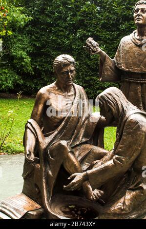 Statue des heiligen Anthony Bronze und Jesus - Camposampiero, Italien Stockfoto
