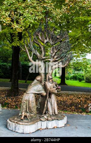 Statue des heiligen Anthony Bronze und Jesus - Camposampiero, Italien Stockfoto