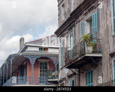 Balkone und Galerien des French Quarter in der Royal Street in New Orleans, LA, USA Stockfoto