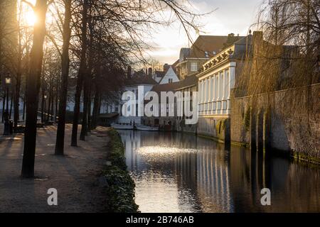 Kanäle von Brüggen bei Sonnenuntergang Stockfoto