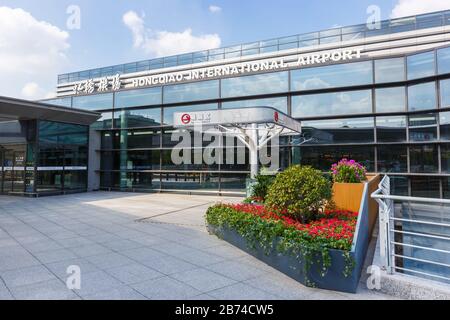 Shanghai, China - 27. September 2019: Terminal 1 des Flughafens Shanghai Hongkong (SHA) in China. Weltweite Verwendung Stockfoto