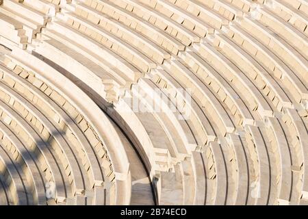 Weißer natürlicher Hintergrund. Marmortreppe. Stockfoto