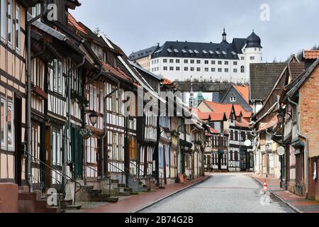 Viele Fachwerkhäuser aus dem 15. Bis 18. Jahrhundert stehen in der Stadt Stolberg im Harz, Deutschland, Stadt Stolberg, 26. Februar 2020. Foto: Frank May - weltweite Nutzung Stockfoto