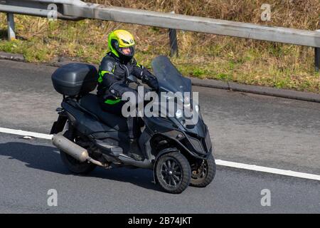 Tadpole Trike; 3 Wheeler, Trike, Dreirad, 3 Rad Motorrad, Trikes Motorräder, Dreirad Motorrad, Motorradfahrer; Vehicular Verkehr, zwei Rädern Transport, moderne Fahrzeuge, Motorräder, Fahrzeug, Straßen, Motorräder Bike Fahrer fahren auf der Autobahn M6 Chorley, UK Stockfoto