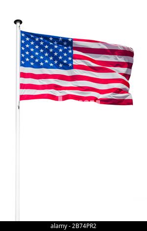 Amerikanische Flagge zeigt US Stars und Streifen, die im Wind vor weißem Hintergrund weht Stockfoto