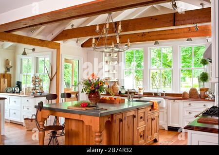 Küche: Amerikanisches Bauernhaus im Landhausstil, Ganzhaus-Tour-Feature Stockfoto