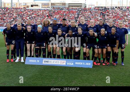 USA-Damen posieren für ein Teamfoto Pre-Game Back Row (von links) Tierna Davidson, Ali Krieger, Abby Dahlkemper, Casey Short, Jessica Mcdonald, Adriana Franch, Lindsay Horan, Samantha Mewis, Becky Sauerbrunn, Allysa Naeher, Andi Sullivan, Emily Sonet, Front Row (von links) Christen, Julie Ertz, Julie Ertz Press, Julie Ertz Carlie Lloyd, Kelley O'Hara, Crystal Dunn, Magin Rapinoe, Tobin Heath, Mallory Pugh, Lynn Williams während des SheBelieves Cup in einem internationalen, freundlichen Frauenfußballspiel, Mittwoch, 11. März 2020, in Frisco, Texas, USA. (Foto von IOS/Espa-Images) Stockfoto