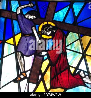 OCEAN SPRINGS, VEREINIGTE STAATEN - August 09, 2019: Zum zweiten Mal Glasbild von Jesus Falls. An der St. Alphonse Kirche Stockfoto