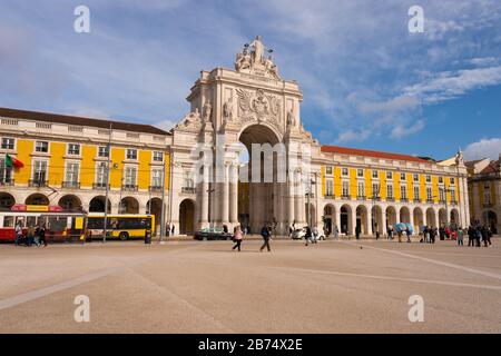 Lissabon, Portugal - 2. März 2020: Arco da Rua Augusta im Praca do Comercio Stockfoto