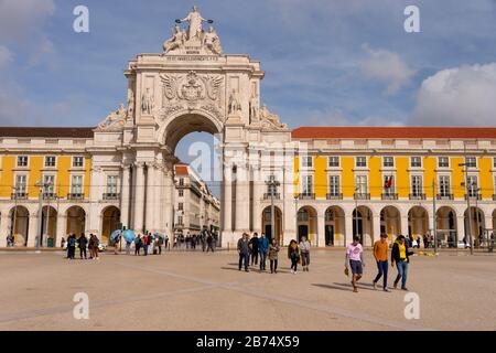 Lissabon, Portugal - 2. März 2020: Arco da Rua Augusta im Praca do Comercio Stockfoto