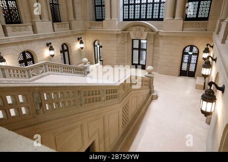 Blick auf die sanierte Zentraltreppe der Berliner Landesbibliothek unter den Linden. Seit 2005 wurde die Landesbibliothek während der Inbetriebnahme der Bibliothek grundlegend saniert, die Grundsanierung durch das Bundesamt für Bau- und Landesplanung ist nun abgeschlossen. [Automatisierte Übersetzung] Stockfoto