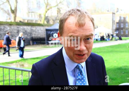 TIM FARRON MP AM COLLEGE GREEN, WESTMINSTER, LONDON UK. LIBERALE DEMOKRATIN MPS. BRITISCHE POLITIKER. POLITIK. BRITISCHE POLITIK. FÜHRER DER WICHTIGSTEN POLITISCHEN PARTEI PARTYIES. Stockfoto