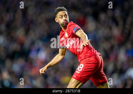 Glasgow, Großbritannien. März 2020. Fußball: Europa League, Glasgow Rangers - Bayer Leverkusen, K.O.-Runden, letzte sechzehn, erste Beine im Ibrox-Stadion. Leverkusens Karim Bellarabi blickt zurück. Credit: David Inderlied / dpa / Alamy Live News Stockfoto