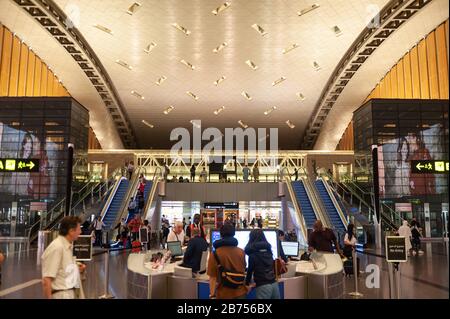 27.06.2019, Doha, Katar - Innenansicht des neuen Hamad International Airport. [Automatisierte Übersetzung] Stockfoto