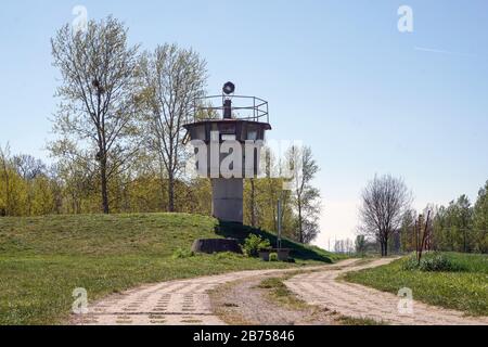 Grenzdenkmal Hoetensleben, ehemalige Grenzbefestigungen der DDR in Hoetensleben, der heutigen Landesgrenze zwischen Sachsen-Anhalt und Niedersachsen. In diesem Jahr, am 9. November 2019, wird der Fall der Berliner Mauer zum 30. Jahrestag ihres Falls. [Automatisierte Übersetzung] Stockfoto