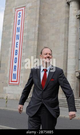 Die Partei startet den EU-Wahlkampf mit dem Vorsitzenden Martin Sonneborn am 23.04.2019 [automatisierte Übersetzung] Stockfoto