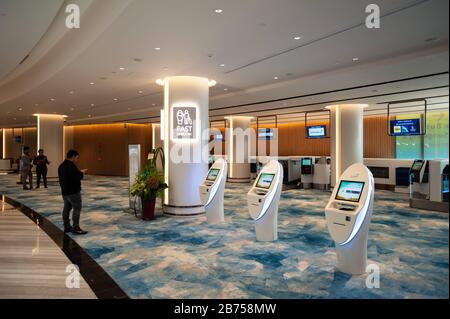 18.04.2019, Singapur, Republik Singapur, Asien - Blick auf den fast Check-in-Bereich im neuen Jewel Terminal am internationalen Flughafen Changi. [Automatisierte Übersetzung] Stockfoto