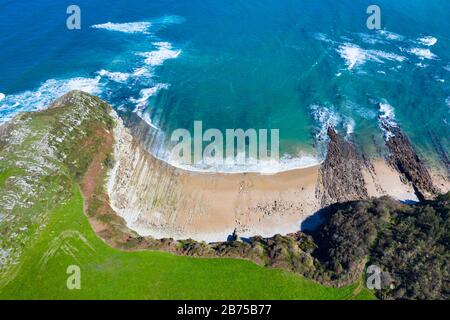 Luftaufnahme von Cabo de Oyambre, San Vicente de la Barquera, Kantabrienmeer, Kantabrien, Spanien, Europa Stockfoto