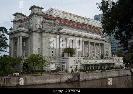 12.05.2017, Singapur, Republik Singapur, Asien - EIN Blick auf das Fullerton Hotel, das sich entlang des Singapur-Flusses im Herzen der Lion City befindet. Für die Dauer des geplanten Gipfeltreffens der beiden Präsidenten Donald Trump und Kim Jong UN am 12. Juni 2018 wird sich der nordkoreanische präsident höchstwahrscheinlich in der Präsidentensuite dieses traditionellen Hauses aufhalten. [Automatisierte Übersetzung] Stockfoto