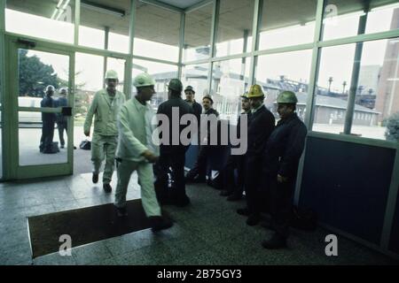 Schichtwechsel im Zoking Werk Zollverein, 17.11.1985. [Automatisierte Übersetzung] Stockfoto