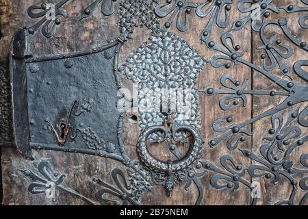 Die gothische Wallfahrtskirche Sankt Ägidius in Schildthurn hat den höchsten Dorfkirchturm Bayerns. [Automatisierte Übersetzung] Stockfoto