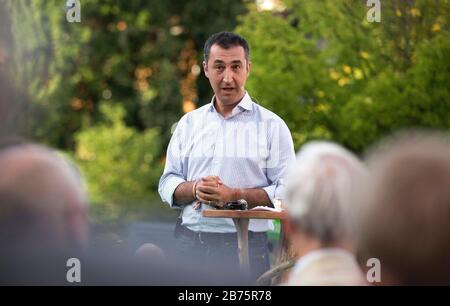 Cem Oezdemir, Spitzenkandidat von Bündnis 90/die Grünen für die Bundestagswahl, wird am 14. August 2017 während einer Wahlkampfveranstaltung in Potsdam sprechen. [Automatisierte Übersetzung] Stockfoto