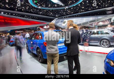 Die Besucher der 66. IAA Cars Frankfurt am Main können am 16.09.2015 die neuesten Audi-Modelle auf dem Audi-Stand sehen. [Automatisierte Übersetzung] Stockfoto