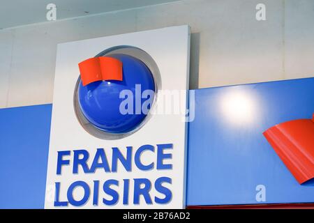 Bordeaux, Aquitanien/Frankreich - 03 07 2020: frankreich loisirs Logo-Shop auf Gebäude Fassade Schilderladen Stockfoto