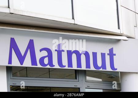 Bordeaux, Aquitanien/Frankreich - 10 28 2019: Matmut Logo Schild Bürohaus Baugeschäft Stockfoto