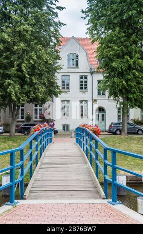 Fußgängerbrücke über den zentralen Kanal in der Friedrichstadt, Deutschland Stockfoto