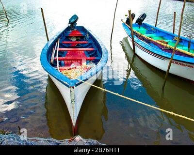 Kleine Fischerboote in Rodrigues, auf den Inseln Mauritius und Rodrigues, in Mascarenas und im Indischen Ozean. Stockfoto