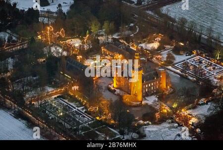 , Wasserpalast Moyland nachts mit Weihnachtsmarkt, 13.12.2012, Luftbild, Deutschland, Nordrhein-Westfalen, Niederrhein, Bedburg-Hau Stockfoto