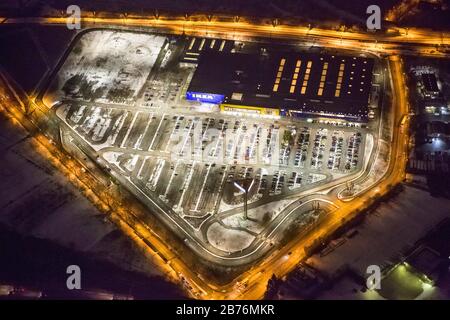 , IKEA Möbelhaus an der Kreuzung Duisburg-Nord in Duisburg bei Nacht, 13.12.2011, Luftaufnahme, Deutschland, Nordrhein-Westfalen, Ruhrgebiet, Duisburg Stockfoto