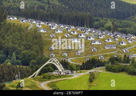 , Schanze St. Georg Landal Ferienpark am Winertberger Buere in Winterberg, 21.07.2012, Luftaufnahme, Deutschland, Nordrhein-Westfalen, Sauerland, Winterberg Stockfoto