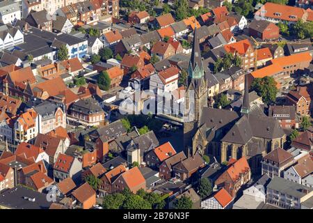, Innenstadt von Ahlen mit Kirche St. Maria, 01.08.2012, Luftbild, Deutschland, Nordrhein-Westfalen, Münsterland, Ahlen Stockfoto