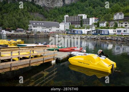 Bootsverleih, Geiranger Village, Geirangerfjord, Northern Fjord Region, Norwegen, Skandinavien Stockfoto