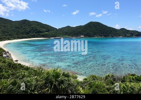 Okinawa Japan - Tokashiki Island Aharen Beach mit schöner Aussicht Stockfoto