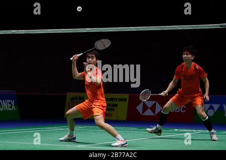 Birmingham. März 2020. Chinas Du Yue (L) und Li Yinhui treten während des Doppel-Viertelfinalspiels der Frauen mit der japanischen Mayu Matsumoto/Wakana Nagahara im All England Badminton 2020 in Birmingham, Großbritannien am 13. März 2020 an. Kredit: Tim Ireland/Xinhua/Alamy Live News Stockfoto