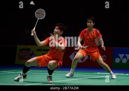 Birmingham. März 2020. Chinas Du Yue (R) und Li Yinhui treten während des Doppel-Viertelfinalspiels der Frauen mit der japanischen Mayu Matsumoto/Wakana Nagahara im All England Badminton 2020 in Birmingham, Großbritannien am 13. März 2020 an. Kredit: Tim Ireland/Xinhua/Alamy Live News Stockfoto