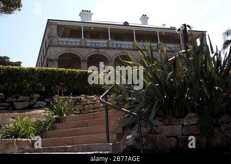 DAS HAUS DER ADMIRALITÄT IST DIE OFFIZIELLE RESIDENZ DES GOUVERNEURS GENERAL VON AUSTRALIEN. DAS HOTEL BEFINDET SICH IM HARBORSIDE VORORT KIRRIBILLI, NEW SOUTH WALES. Stockfoto