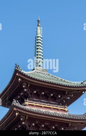 5-stöckiger Turm, Toeizan-Kaneiji-Tempel, Taito-Ku, Tokio, Japan. Blick vom Ueno Toshogu Schrein. Stockfoto