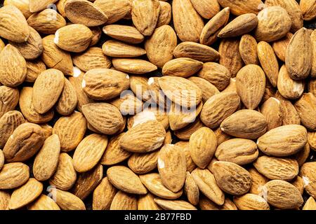 Getrocknete Mandelnüsse. Flaches Lay. Draufsicht. Stockfoto