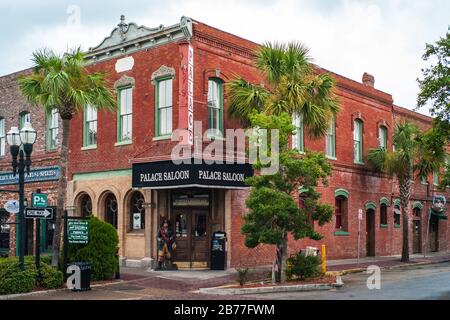 Fernandina Beach, Florida, Vereinigte Staaten - 18. Juli 2012: Palace Saloon im berühmten Prescott Building in Fernandina Beach auf Amelia Island. A Histori Stockfoto